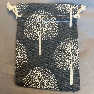 ❤️10/$10❤️ Tree Pattern Drawstring Pouch